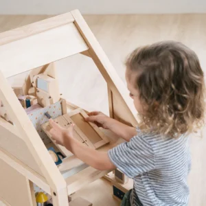 בית בובות ראשון מעץ Plan Toys
