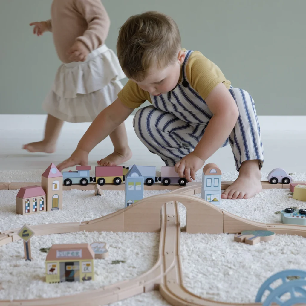 סט רכבת ענק מעץ (107 חלקים) Little Dutch