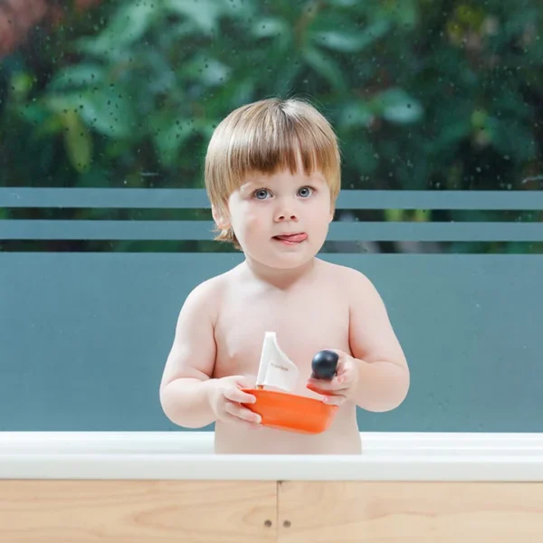 סירת מפרש פינגווין לאמבטיה Plan Toys