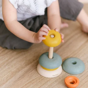מגדל טבעות קעריות השחלה מעץ Plan Toys