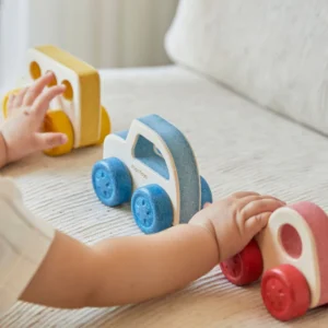 מכונית מעץ כחולה לתינוקות - Plan Toys.
