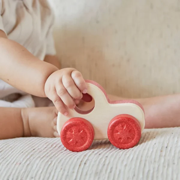 מכונית עץ אדומה לתינוקות Plan Toys
