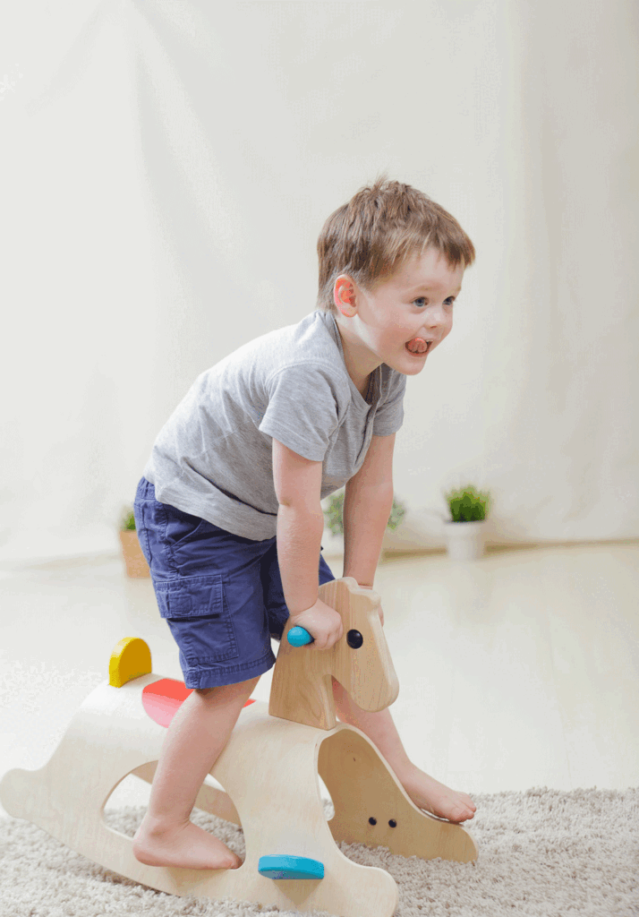 סוס נדנדה מעץ פלומינו Plan Toys