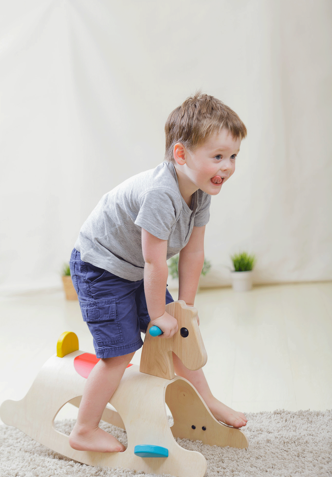 סוס נדנדה מעץ פלומינו Plan Toys