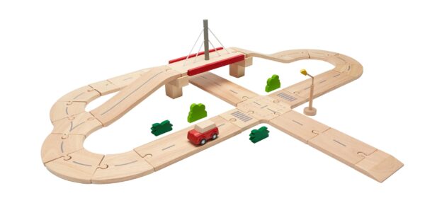 מערכת כבישים מעץ Plan Toys