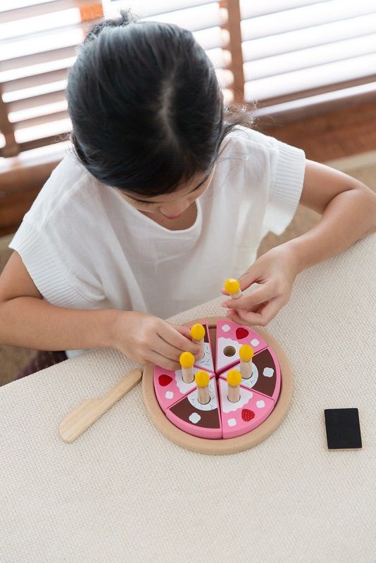 עוגת יום הולדת דו צידית מעץ Plan Toys