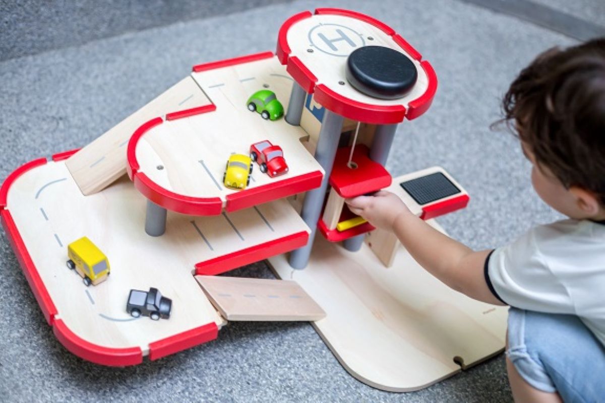חניון מעץ חדש Plan Toys