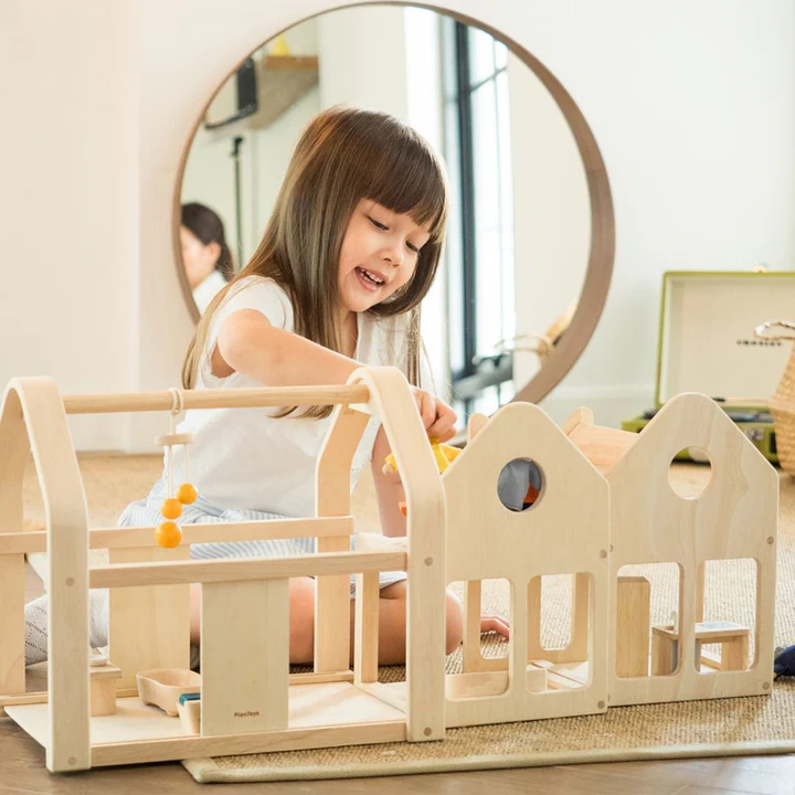 בית בובות עץ מודולרי נייד Plan Toys