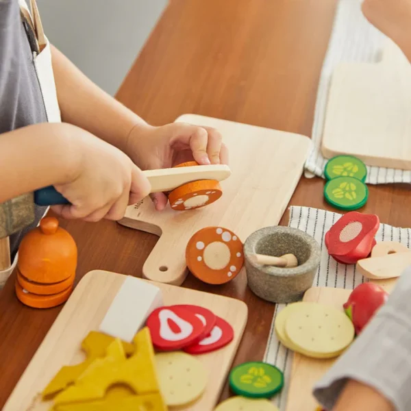 מגש גבינות ונקניקים מעץ Plan Toys