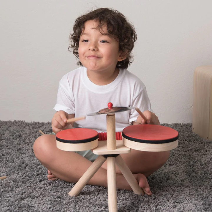 כלי נגינה - מערכת תופים מעץ Plan Toys